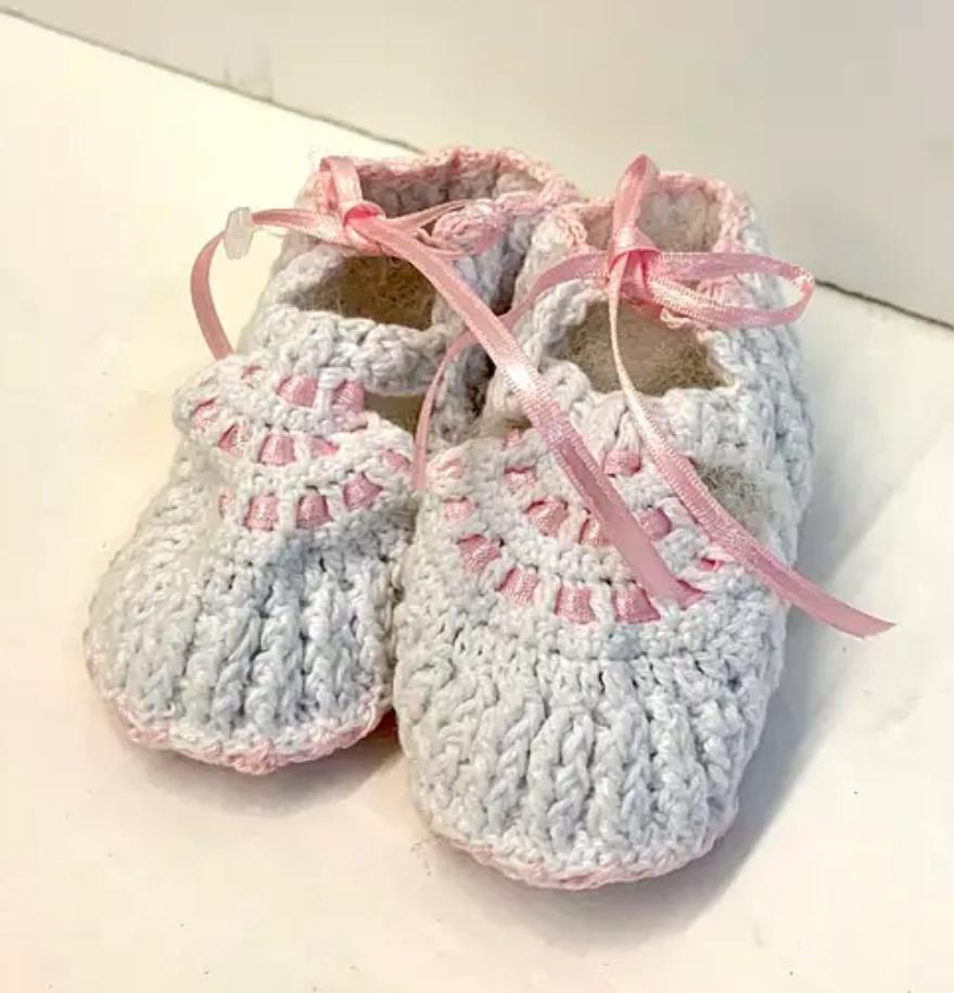 80696 Sweet Crochet Ribbon Booties